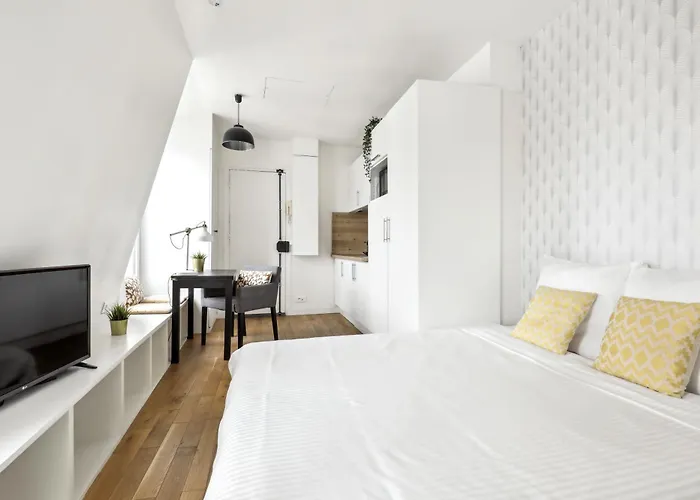 Bright Floor Near Pere Lachaise شقة باريس