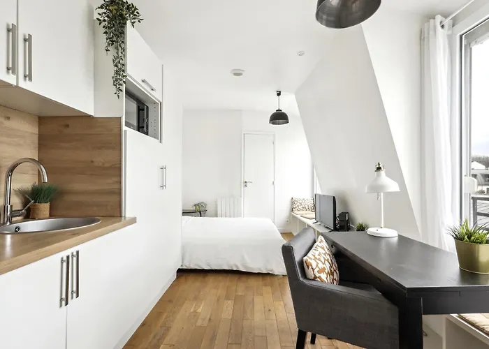شقة Bright Floor Near Pere Lachaise *