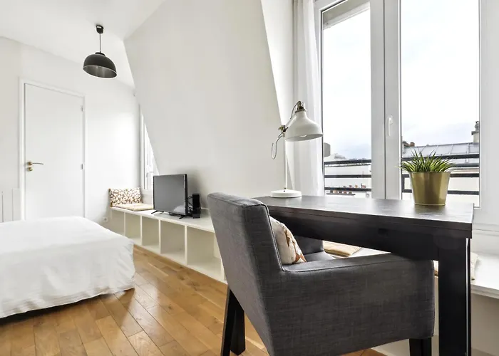 Bright Floor Near Pere Lachaise شقة باريس