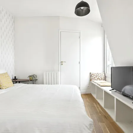 Apartman Bright Floor Near Pere Lachaise Párizs